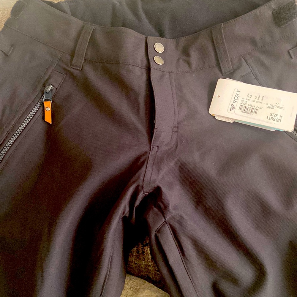 ROXY Women’s Cabin Pant - black- size M. NWT. Never worn.  Slim fit.